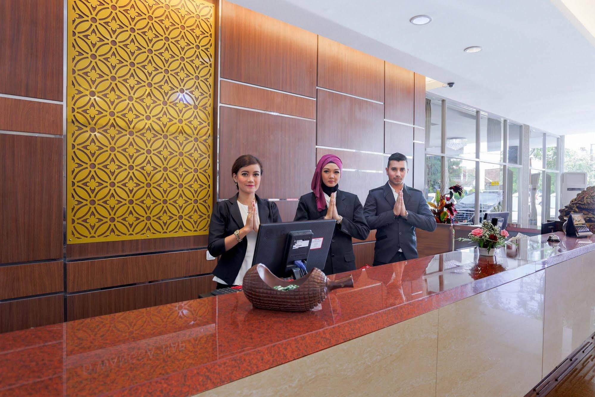 โรงแรมแกรนด์ เอชเอพี Surakarta  ภายนอก รูปภาพ
