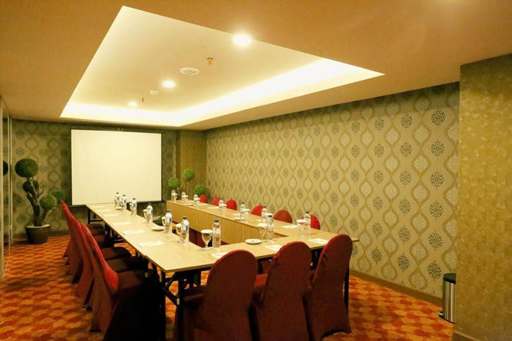 โรงแรมแกรนด์ เอชเอพี Surakarta  ภายนอก รูปภาพ